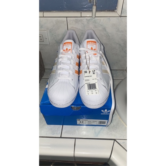 ๐๐๐
๐ผ NWT ADIDAS superstar gz3737 - Picture 7 of 13